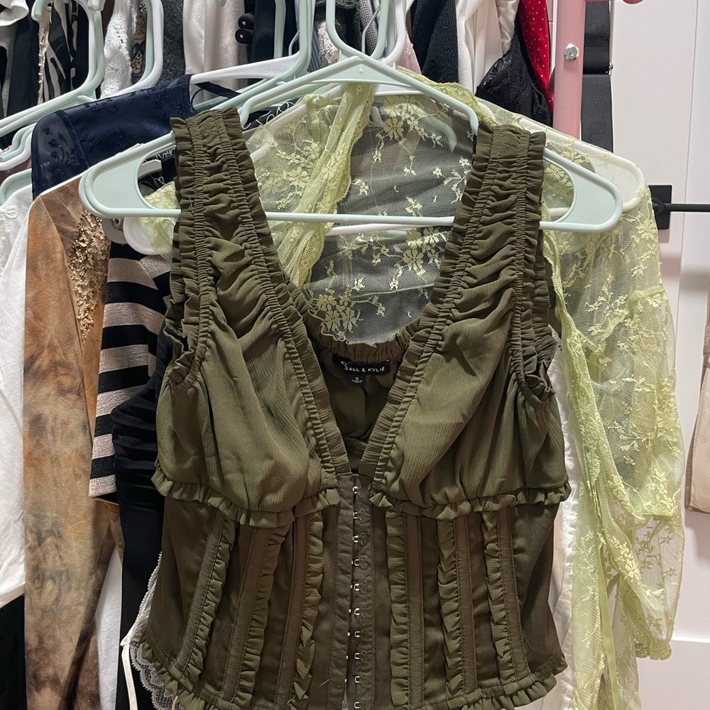 Kendall & Kylie Olive Sleeveless Ruched Blouse